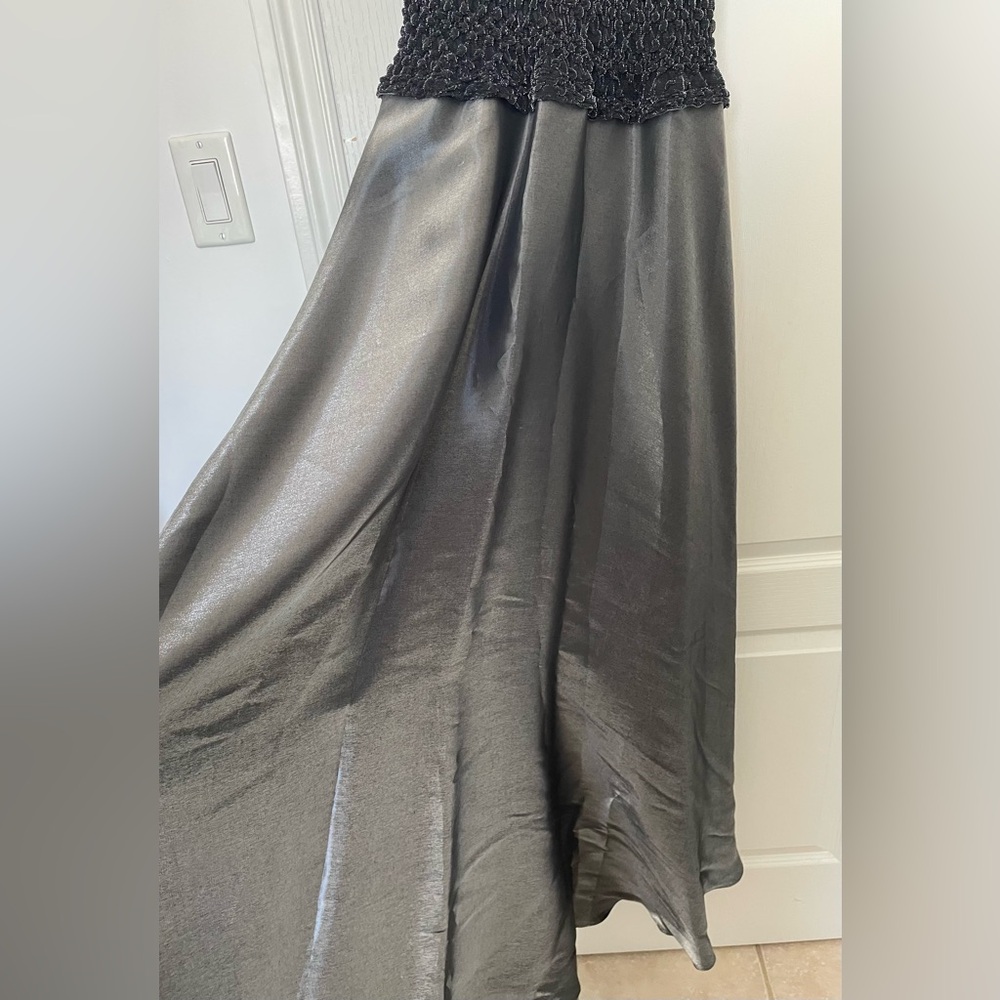 Rare find! Stunning JS Collections dress - Picture 4 of 5